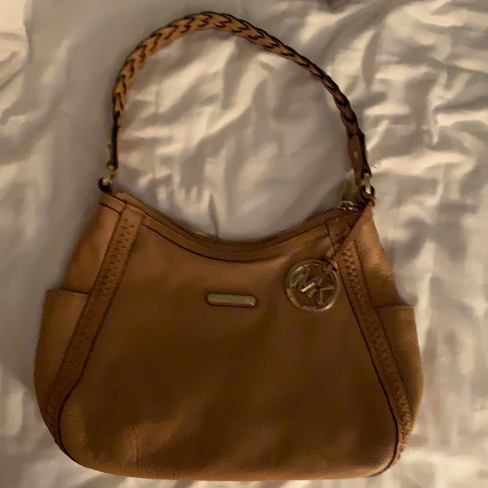 Tan leather Michael Kors purse. Medium size. In good condition.
